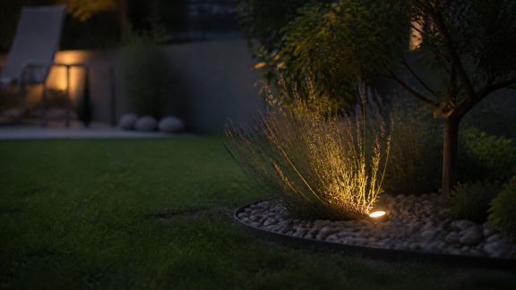 Installer un éclairage solaire discret pour son jardin