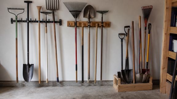 Comparatif des solutions de rangement pour outils longs : supports muraux, range-outils et alternatives garage